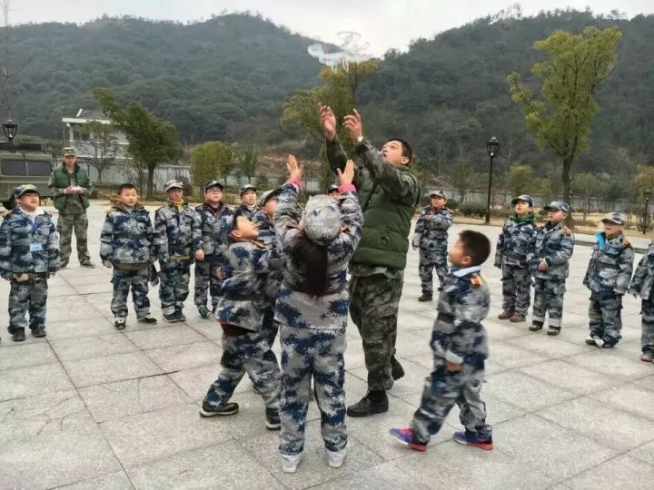 机场营养餐分装_营养餐设备_营养餐包装