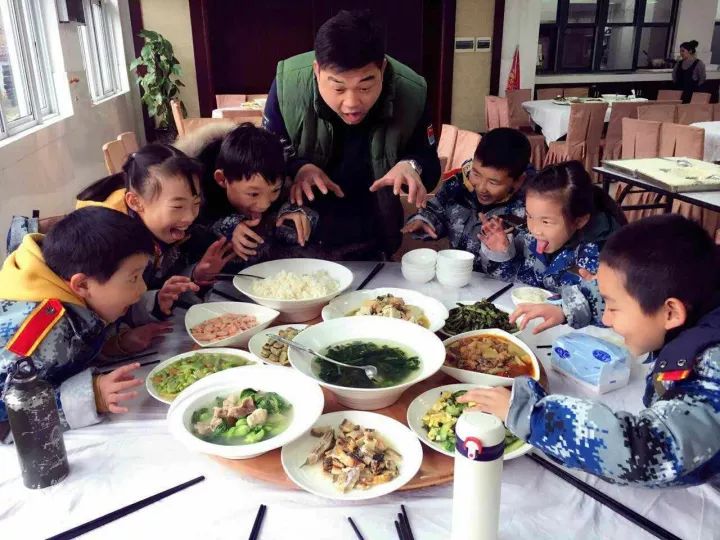 营养餐设备_营养餐包装_机场营养餐分装